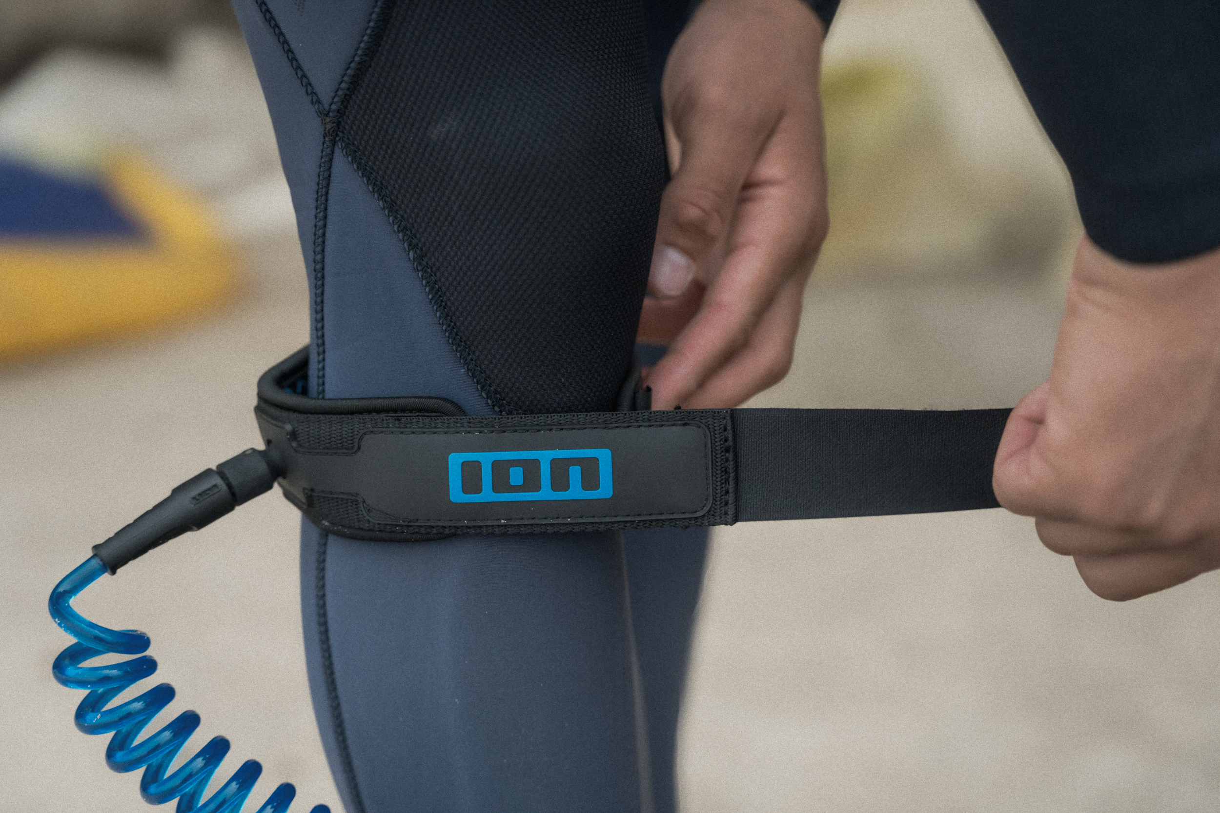 ION  Wing Core Coiled Knee Leash 5'5'' (48220-7062)  25-