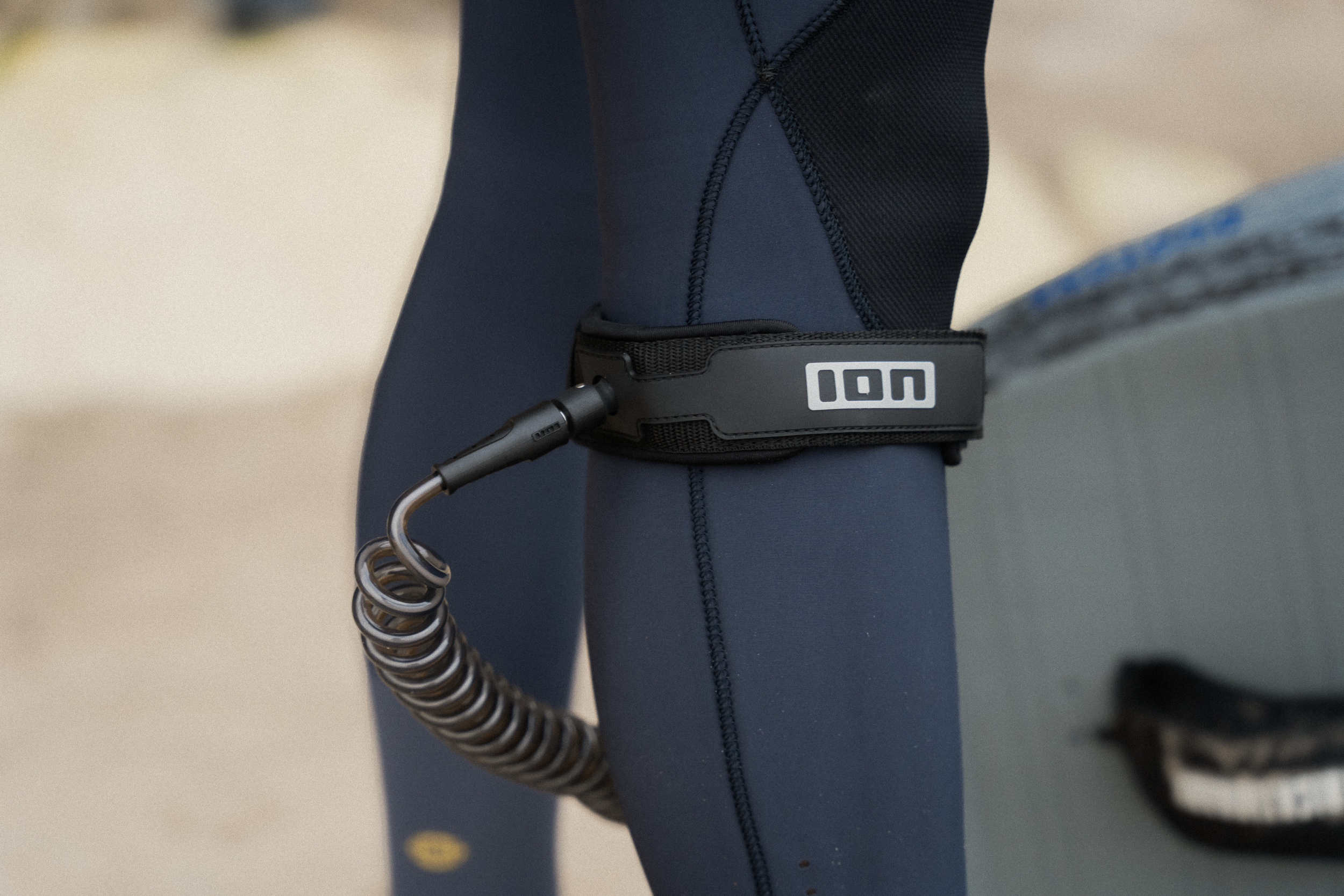 ION  Wing Core Coiled Knee Leash 5'5'' (48220-7062)  25-